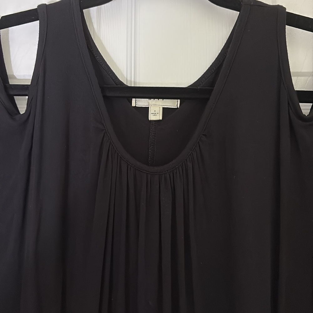 NYTT Flowy Cold Shoulder Top - Picture 2 of 7